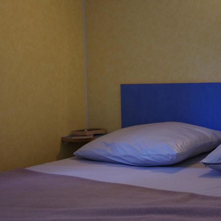Camping La Bergerie Otel La Chapelle-Achard Oda fotoğraf